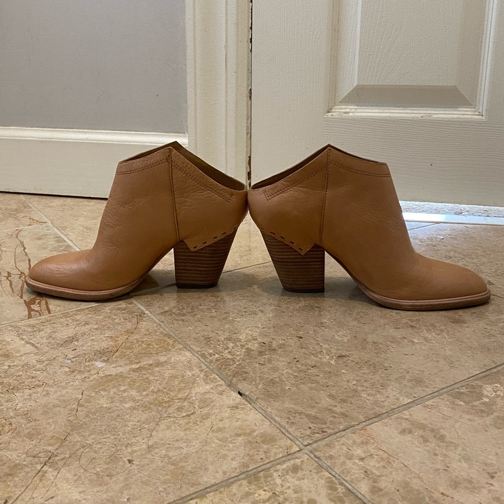 Dolce Vita size 7 tan leather booties